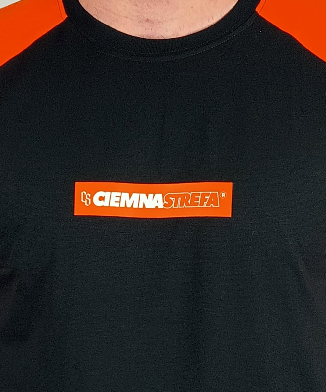 T-SHIRT REGLAN CIEMNA STREFA CLASSIC CZARNY-POMARAŃCZ